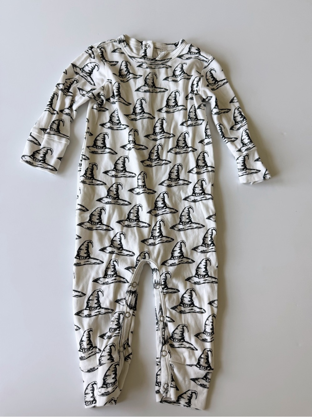 kate quinn White & Black Witch Hat Long Sleeve Romper 18-24 months EUC